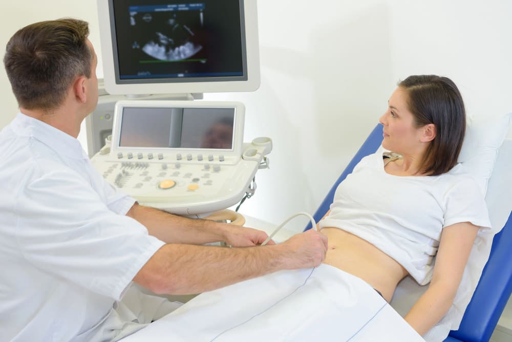 Pierwszy trymestr ciąży – od kiedy do kiedy? Objawy, zagrożenia. Co jeść?