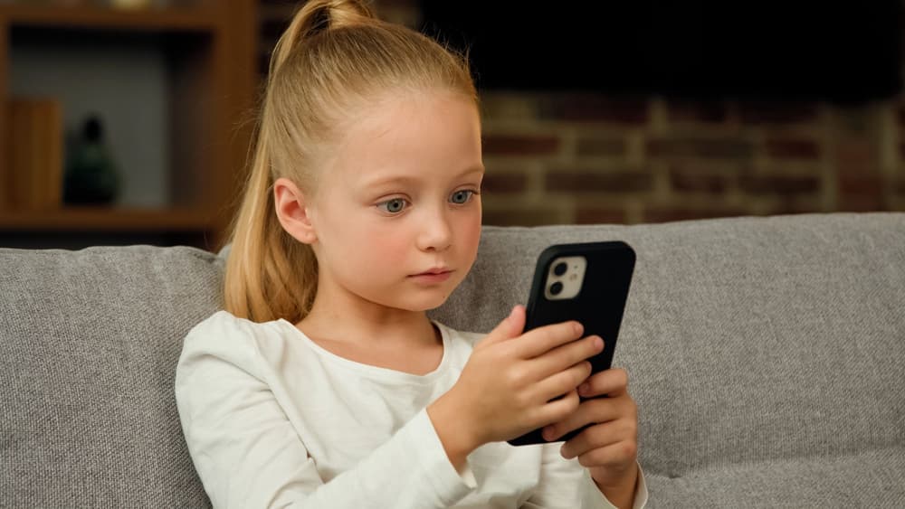 Cyberflashing – internetowy ekshibicjonizm. Na czym polega? Konsekwencje prawne