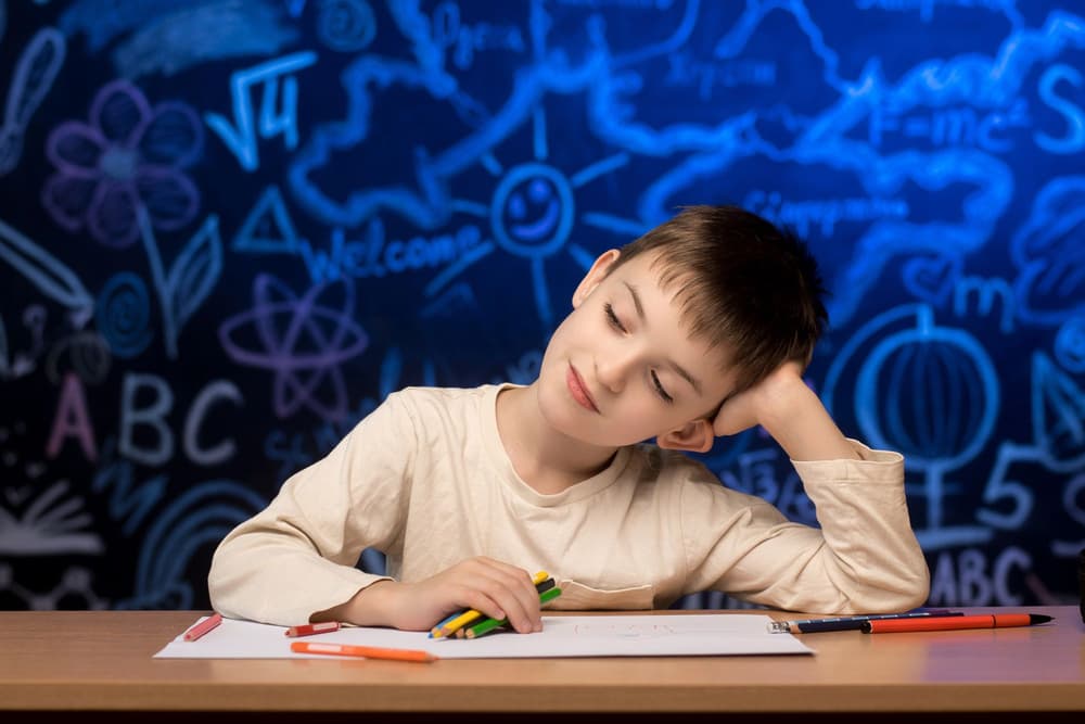 Dziecko neuroatypowe w szkole – jak mu pomagać?