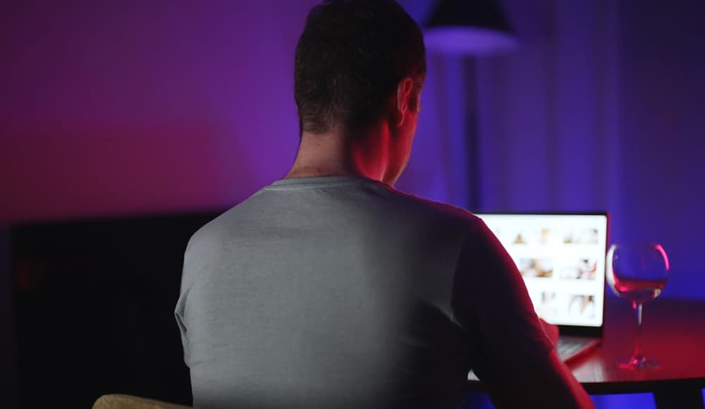 Dziewictwo na aukcji, sprzedaż dziewictwa w Internecie