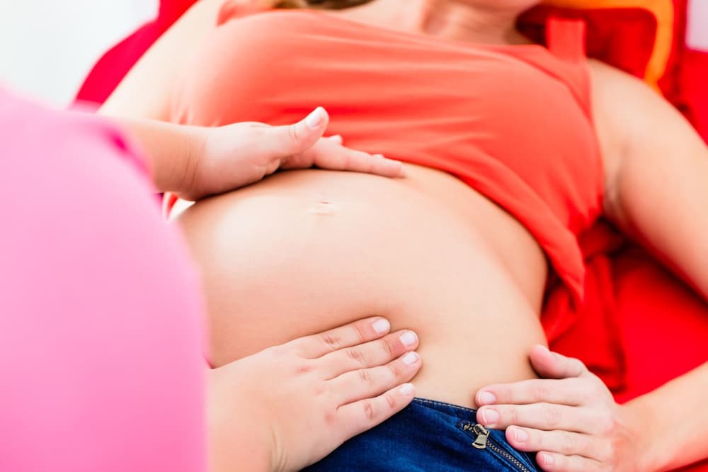Kłucie w podbrzuszu w ciąży – jakie są przyczyny kłującego bólu podbrzusza w czasie ciąży?
