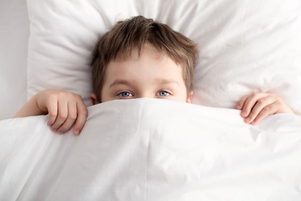 Moczenie nocne u dziecka – przyczyny, jak pomóc domowymi sposobami i lekami