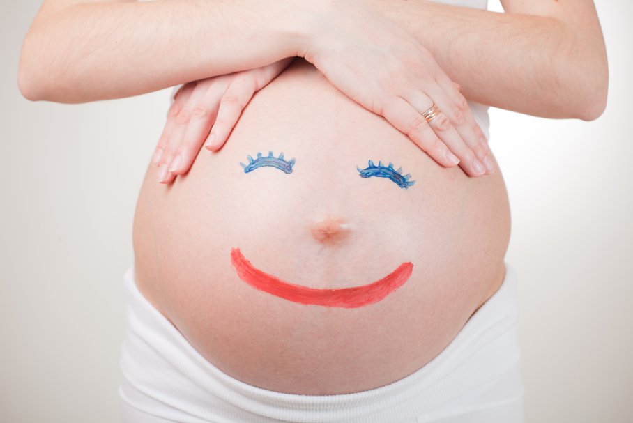 Od kiedy widać brzuch ciążowy? Czy niewidoczny brzuszek to powód do niepokoju?