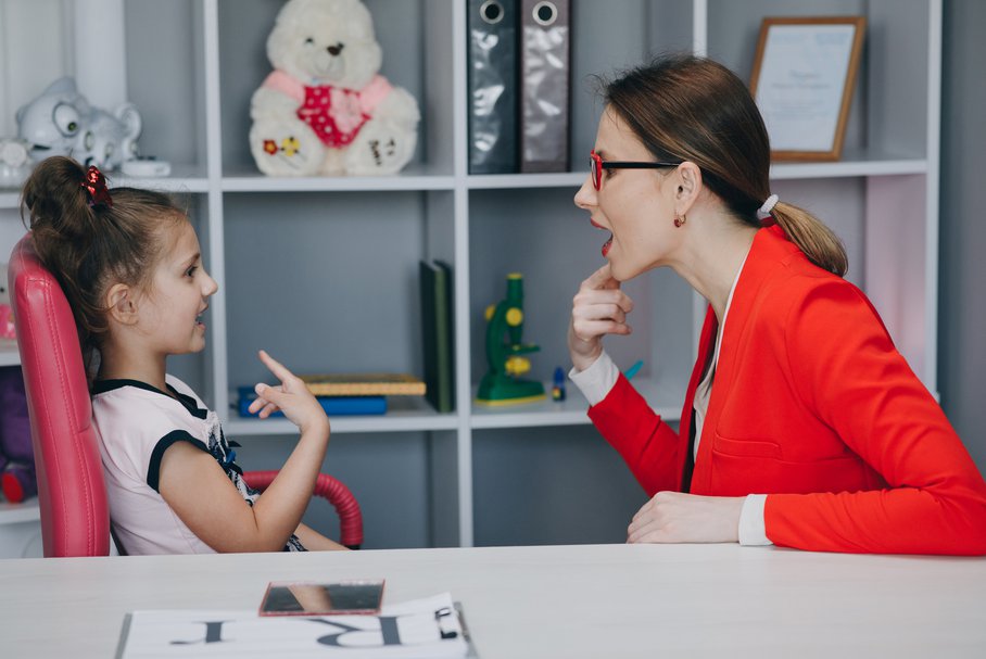Głoskowanie wyrazów – jak nauczyć dziecko głoskować? Ćwiczenia, przykłady