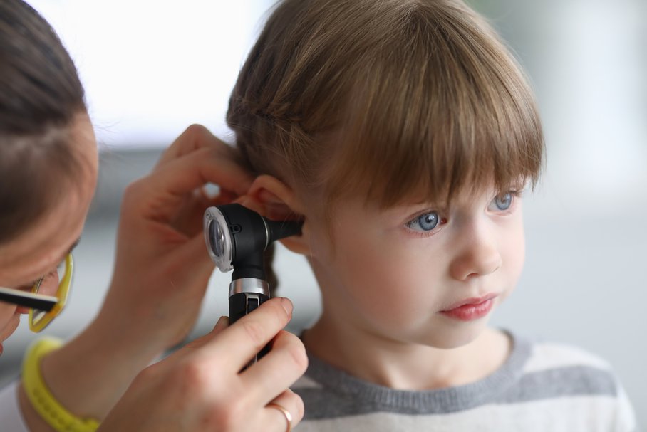 Ból ucha u dziecka – przyczyny i leczenie bolącego ucha u dziecka