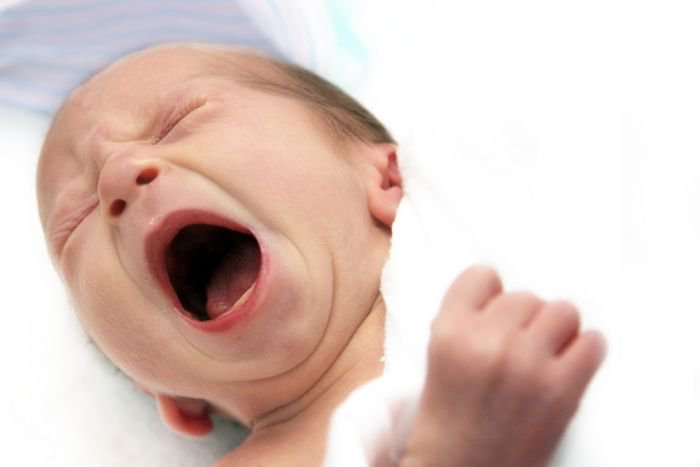 Hałas, nadmiar wrażeń i brak czułości  - sprawdź, czego jeszcze nie toleruje niemowlę