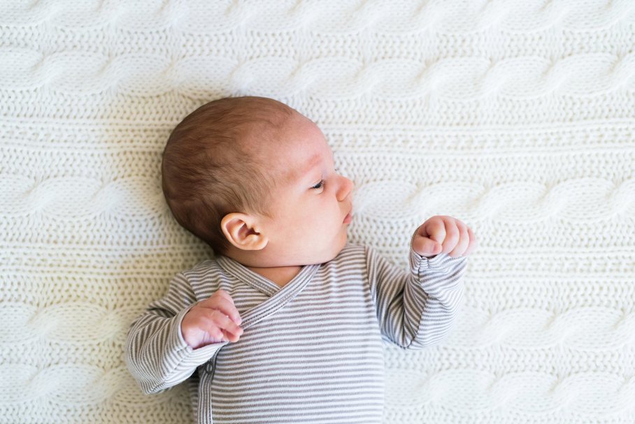 Kręcz szyi u niemowlaka – przyczyny, objawy, diagnostyka, leczenie, ćwiczenia