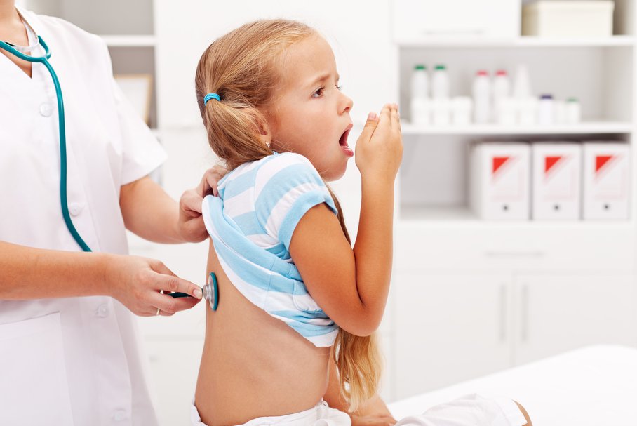 Świszczący oddech u dziecka – jakie są przyczyny świstów oddechowych?