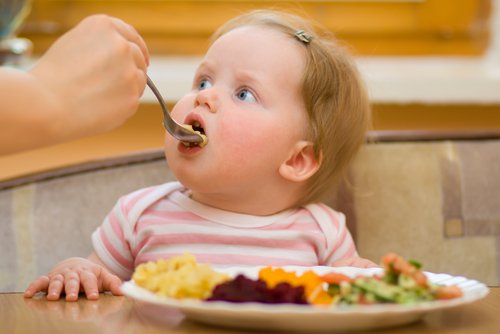 Dania dziecka zacznij doprawiać białym pieprzem i słodką papryką. / fot. shutterstock