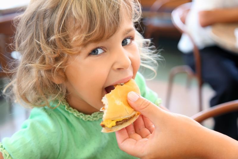 Utrwalaniu złych nawyków żywieniowych winni są głównie rodzice