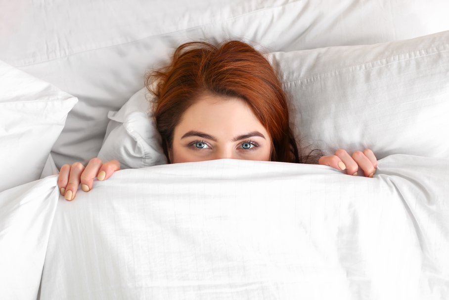 Spanie bez majtek – dlaczego to dobre dla zdrowia?