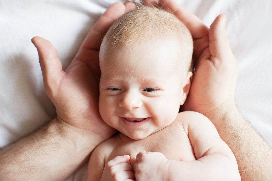 Asymetria u niemowlaka – przyczyny, objawy i leczenie