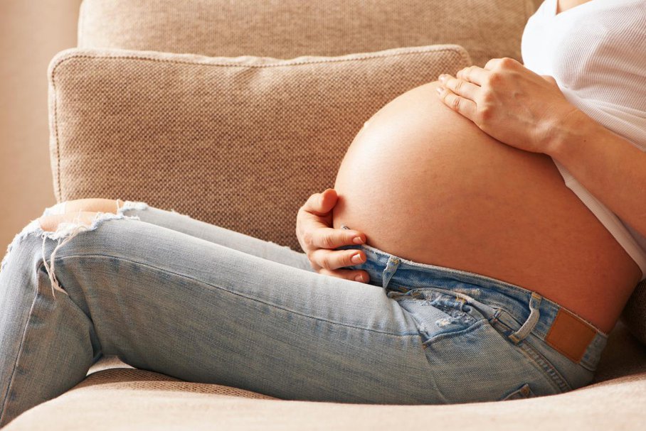 Twardy brzuch w ciąży – jakie są przyczyny i co oznacza twardnienie brzucha w ciąży?