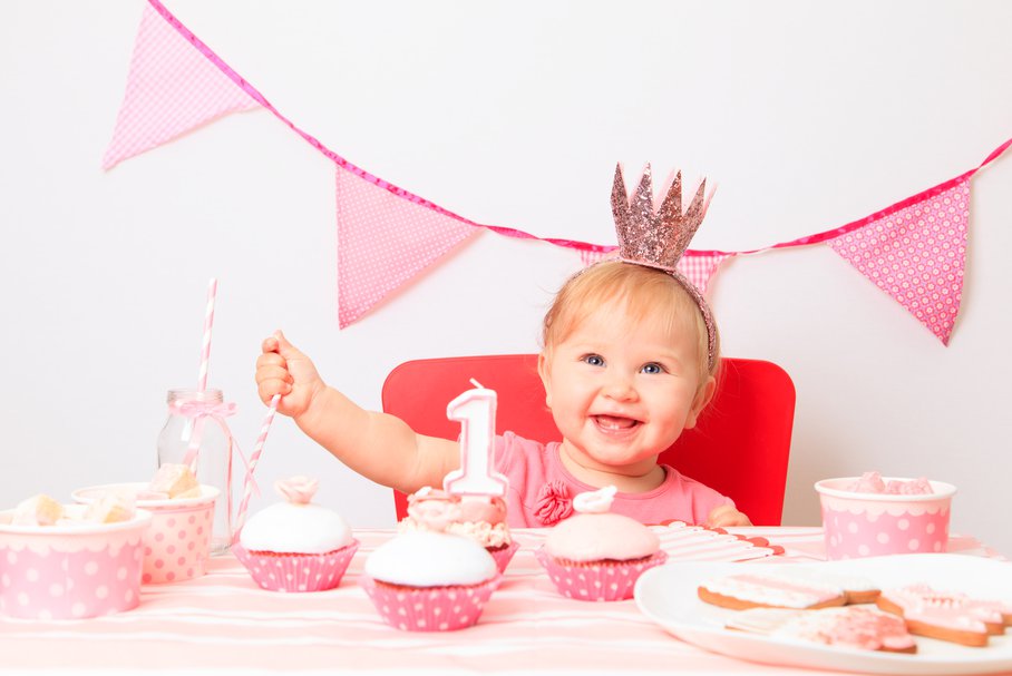 1. urodziny dziecka - przyjęcie, prezenty, wróżby, dekoracje, tort