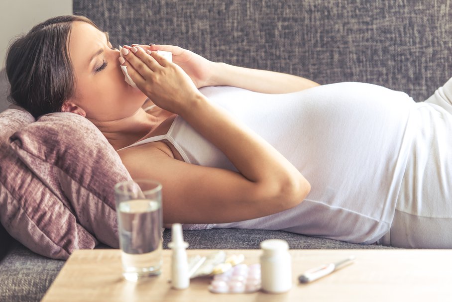 Co na przeziębienie w ciąży? Leki i domowe sposoby na objawy przeziębienia