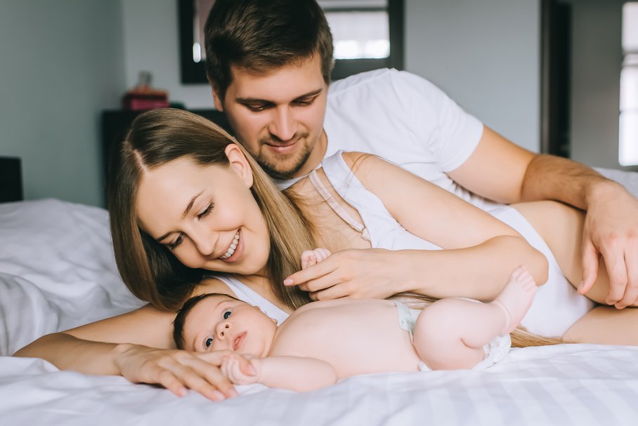 Opieka nad żoną po porodzie – co mówią przepisy?