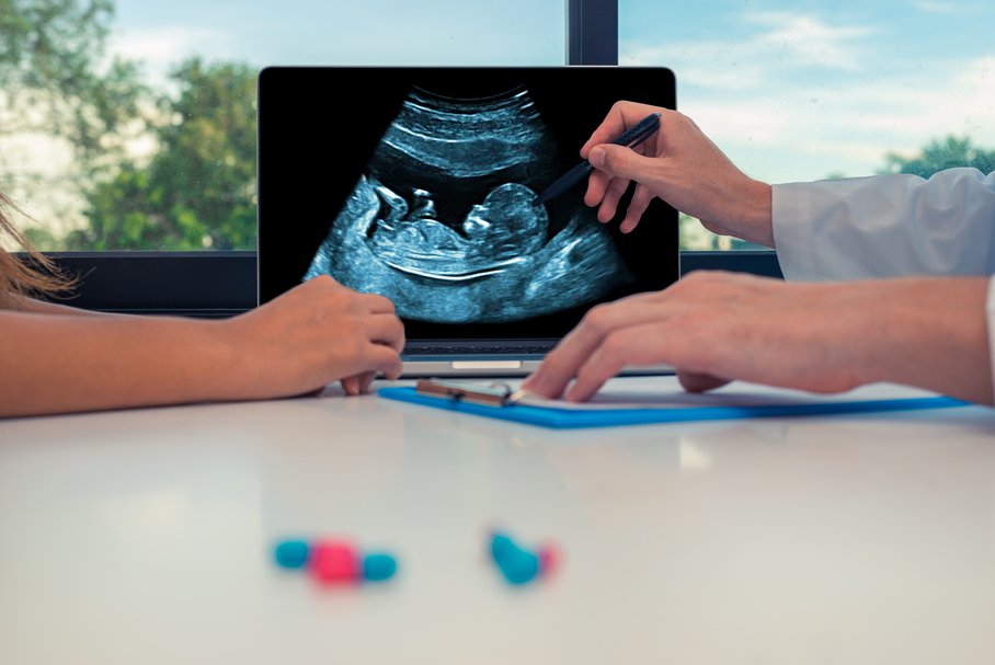 Makrosomia płodu (duży płód w stosunku do wieku ciąży) – przyczyny, powikłania, postępowanie
