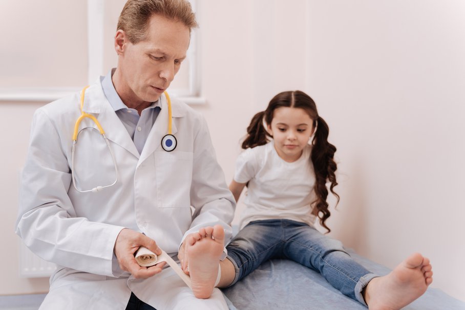Ból nóg u dziecka – z jakich przyczyn dziecko skarży się na bolące nogi?