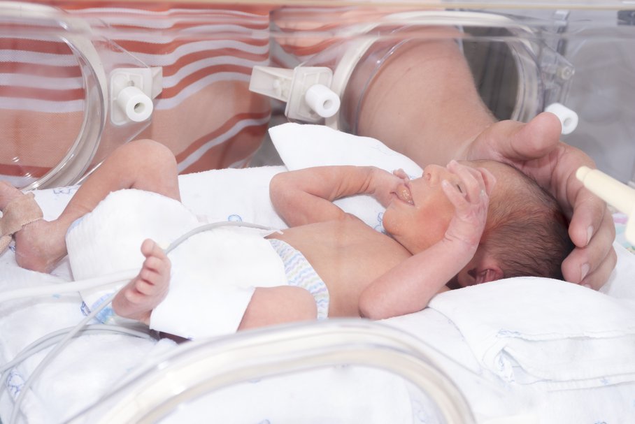 Poród przedwczesny – przyczyny, objawy, jak rozpoznać poród przedwczesny?