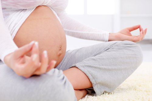Odpowiednie ćwiczenia mogą zmniejszyć ryzyko pęknięcia krocza podczas porodu.