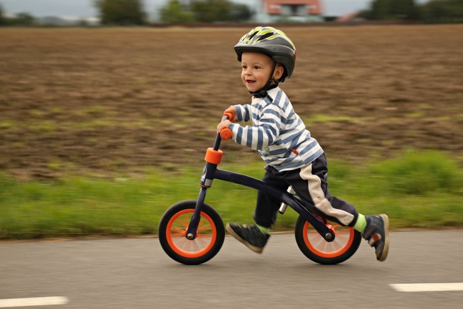 Rowerki biegowe – dla 2-latka, 3-latka, 4-latka. Rodzaje i modele