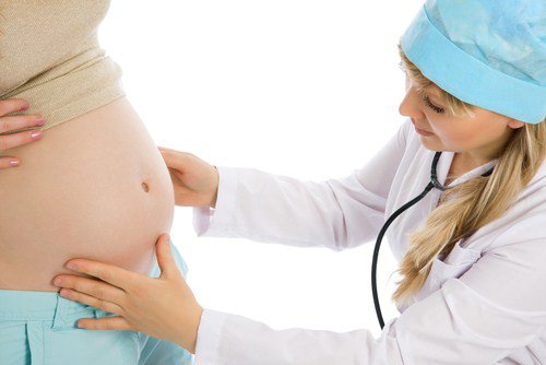 Czasem ciąża zagrożona wymaga hospitalizacji.