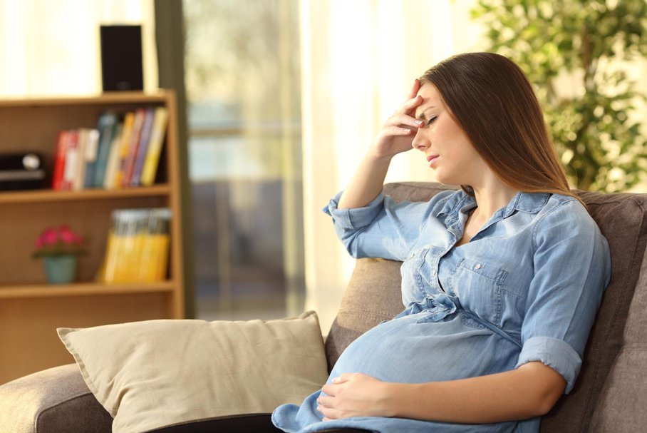 Uderzenia gorąca w ciąży  – przyczyny nagłego uczucia gorąca i potów