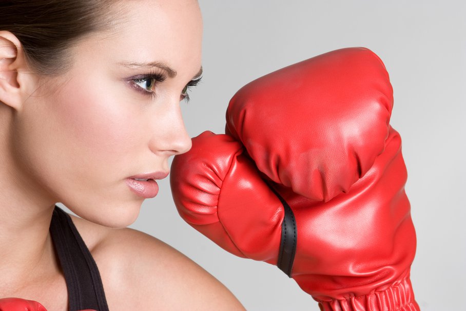 Zbyt wysoki poziom testosteronu może powodować skłonność do agresji i chęć dominacji.