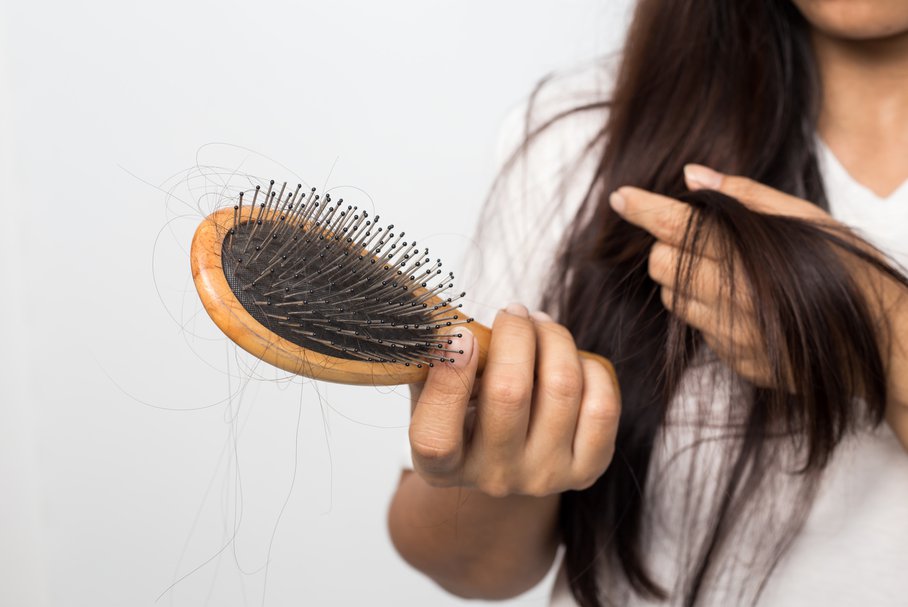 Wypadanie włosów – przyczyny, badania, leki i domowe sposoby