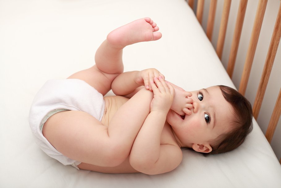 Motoryczny rozwój niemowlęcia – etapy rozwoju dziecka